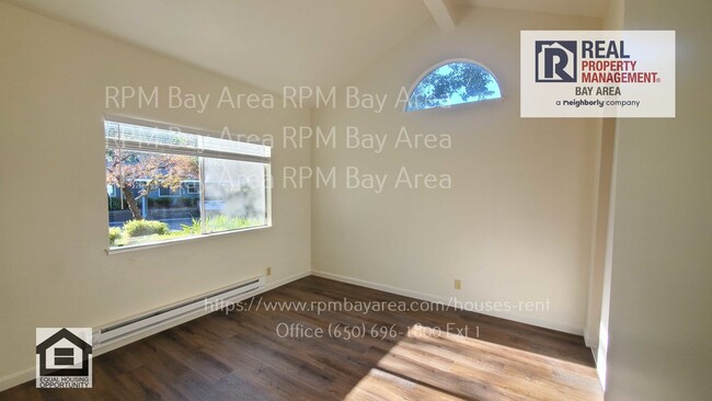 Building Photo - December Rent Special: Renovated 3 Bedroom...