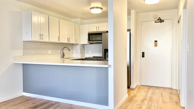 Building Photo - BEAUTIFULLY RENOVATED 1 BEDROOM UNIT IN DO...