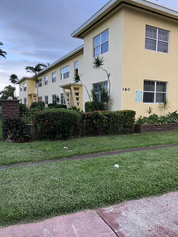 Building Photo - 150 S Shore Dr