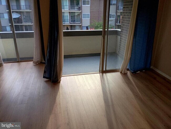 Foto del edificio - 10236 Prince Pl