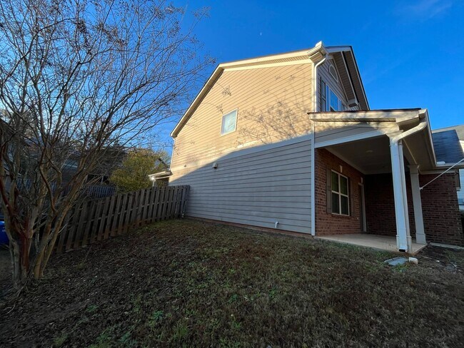 Foto del edificio - Fall in Love with Where You Live. Located in North Columbus