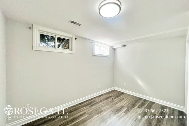 Photo du bâtiment - Bright 1-Bedroom Basement Unit in Kitchene...