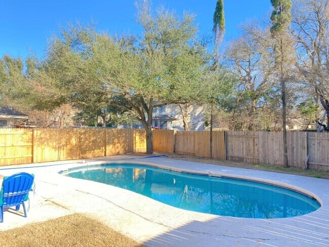 Building Photo - 2326 Clover Ridge Dr