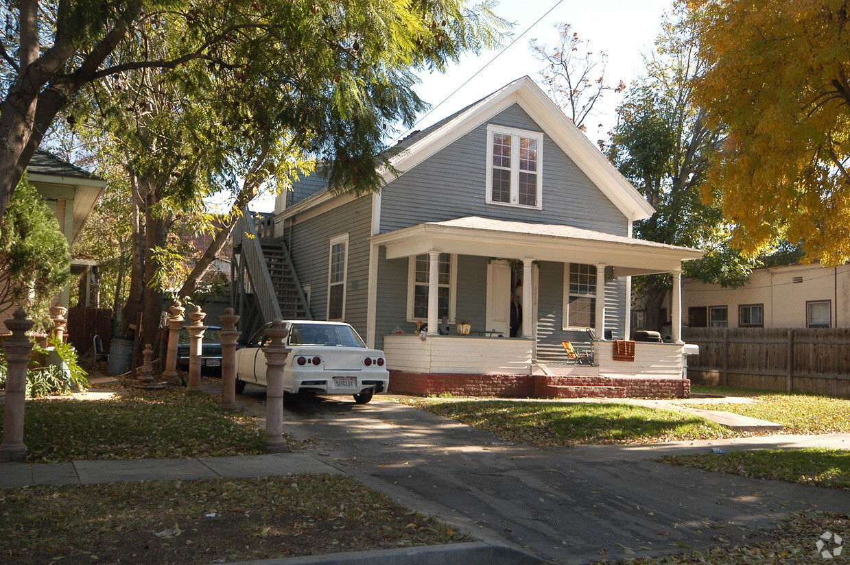 Building Photo - 3246 Mulberry St