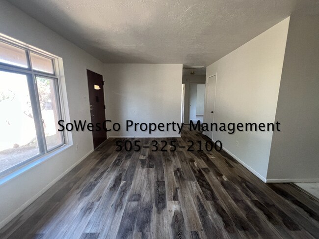 Foto del edificio - Three Bedroom Home with Garage and Refrige...
