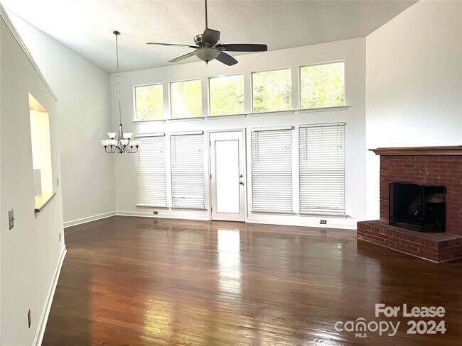 Foto del edificio - 3412 Armitage Dr