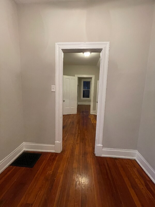 Foto del edificio - 1562 Ruth Ave