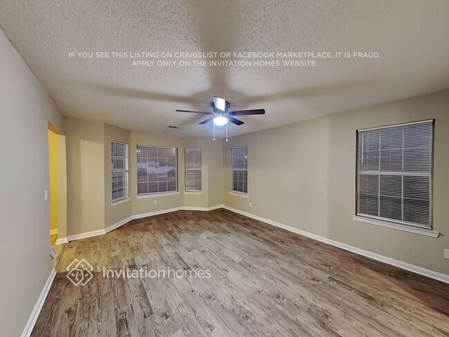 Foto del edificio - 6980 Greenfield Ln