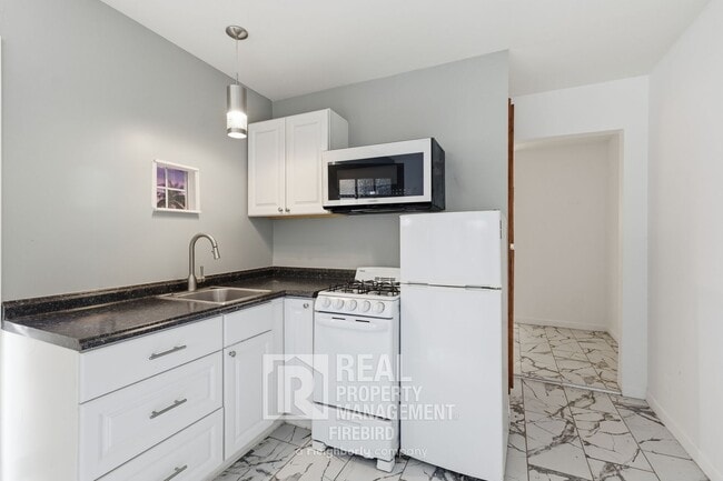 Foto del edificio - 1108 S Lebanon Ln