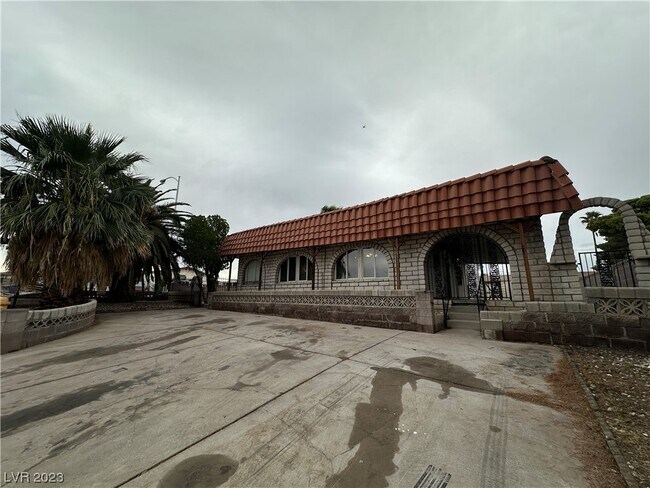 Foto del edificio - 4646 Fiesta Way