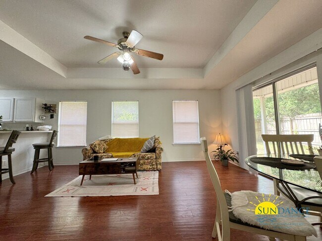 Building Photo - Downtown FWB Gem: Must-See Single Family H...