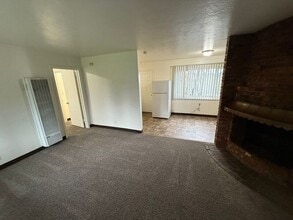 Building Photo - 279 Kearney St S