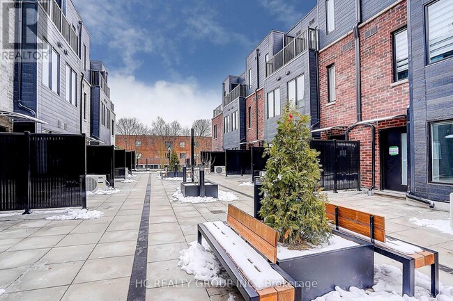 Photo du bâtiment - 30 Calamint Ln.