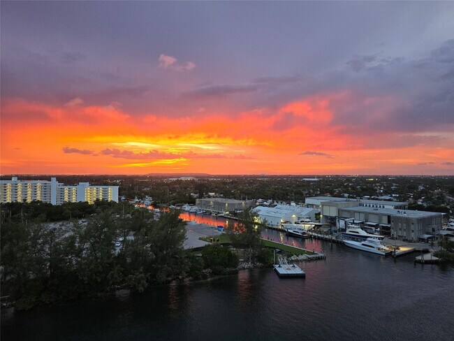 Foto del edificio - 1401 N Riverside Dr