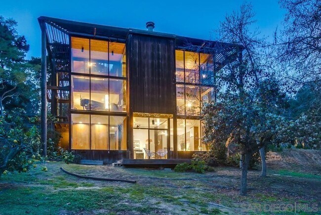Foto del edificio - 4690 North Ln