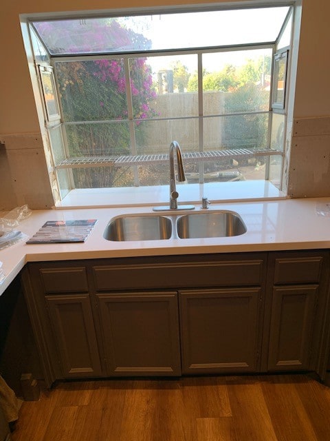 Quartz countertops - 3111 E Hillcrest Dr