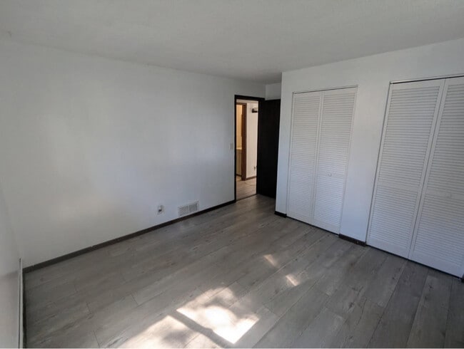 Building Photo - 909 7th St