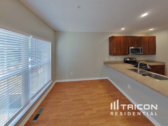 Foto del edificio - 3015 Raking Leaf Dr