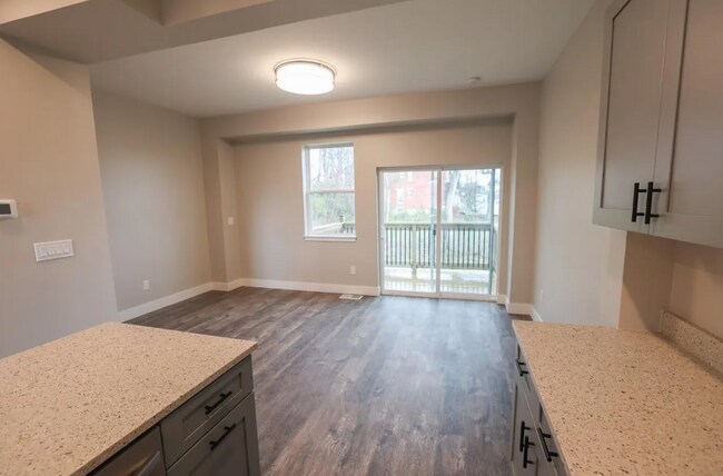 Building Photo - 524 Hale Ave