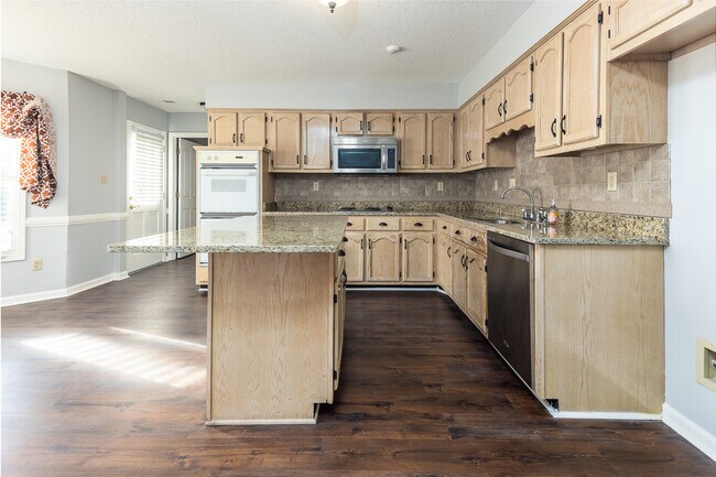 Foto del edificio - 1732 Bridle Glen Cv