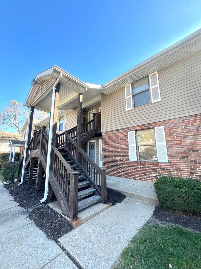 Building Photo - Adorable 2 Bedroom 1 Bath 2bd Floor Condo ...