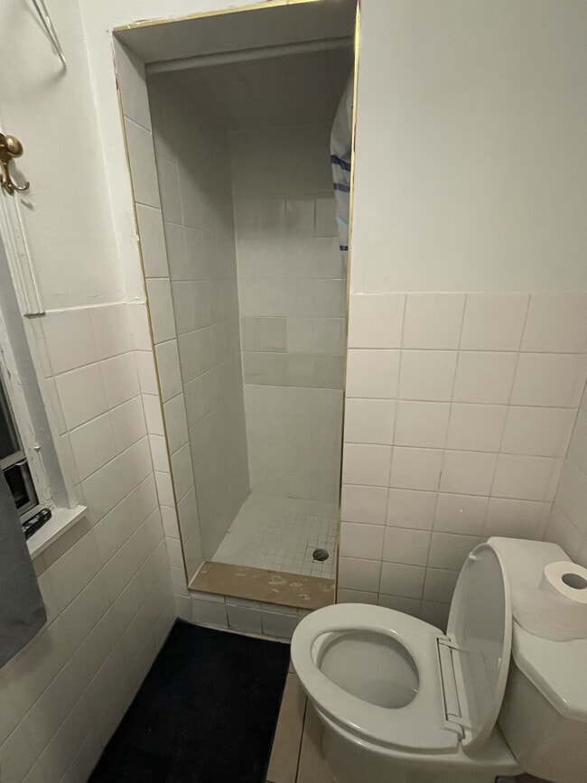 Building Photo - 163 Brunswick Av