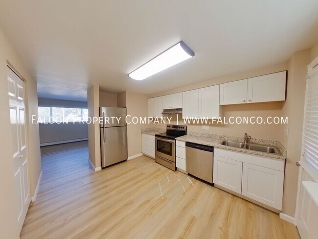 Building Photo - Inviting Apartment in Village 7! - Approve...