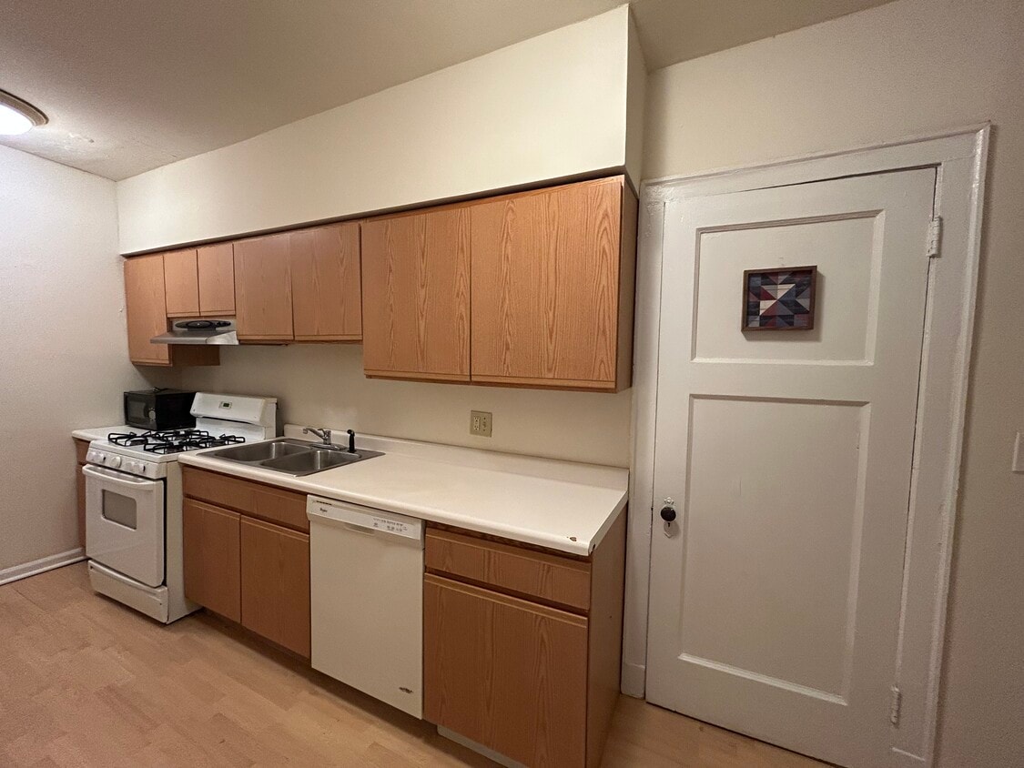 Foto principal - 2554 W Eastwood Ave