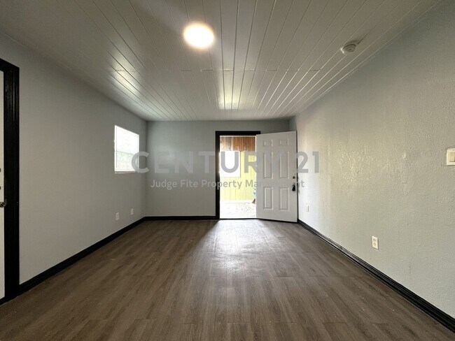 Foto del edificio - 5205 Calloway St