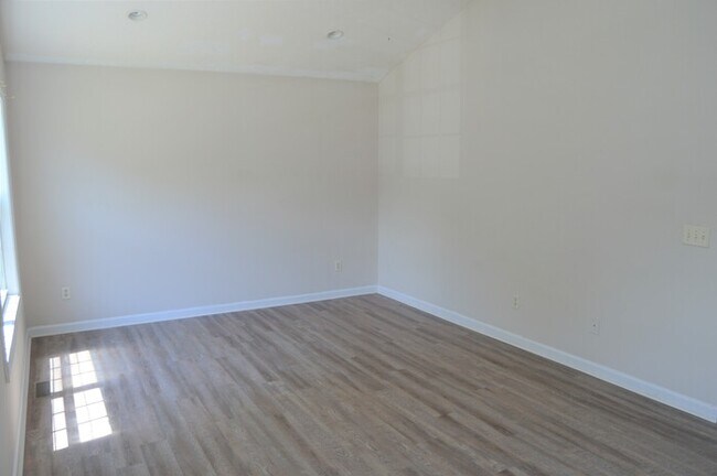 Foto del edificio - Available Now! Move in Ready!