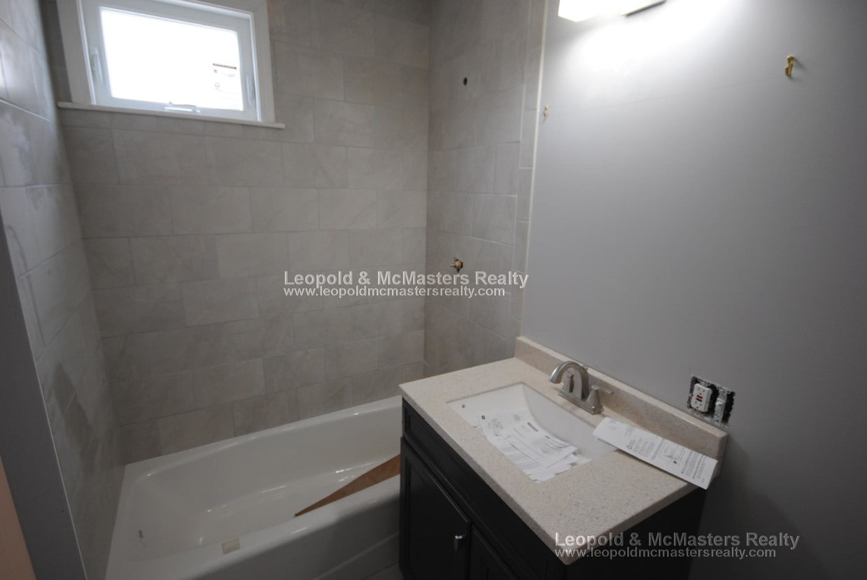 Primary Photo - 84 Litchfield St