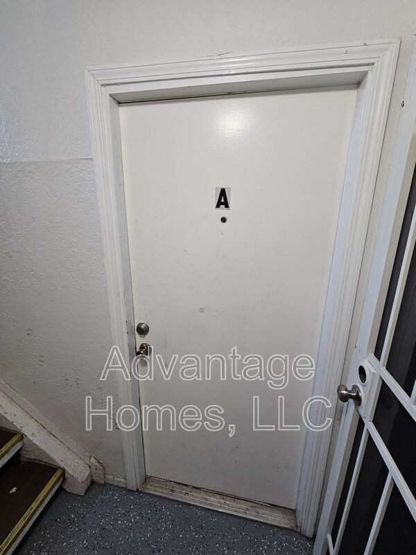 Building Photo - 711 N 70th St