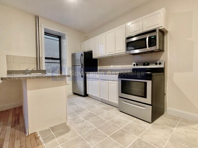 Building Photo - 631 Edgecombe Avenue