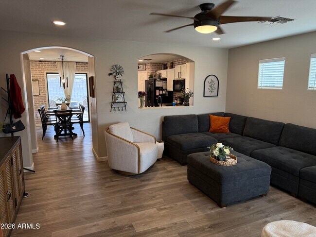 Building Photo - 10962 W Manzanita Dr