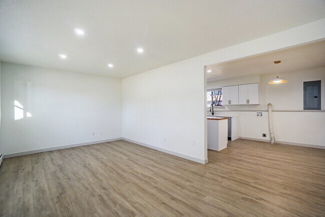 Foto del edificio - 1108-1110 Ponderosa Dr