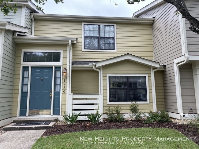 Building Photo - Charming townhome in Montclair