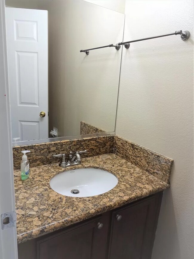 Foto del edificio - 11710 Hunnewell Ave