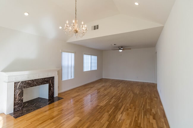 Building Photo - 412 Cambridge Dr
