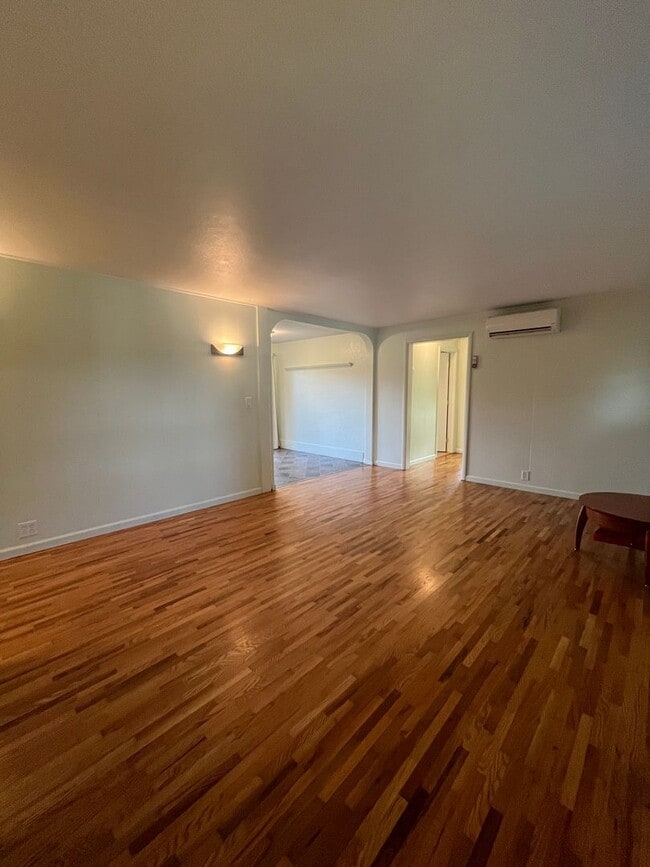 Building Photo - 2-Bedroom 1-Bathroom home off River Road