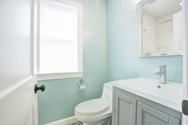 Full Bath - 1700 L St NE