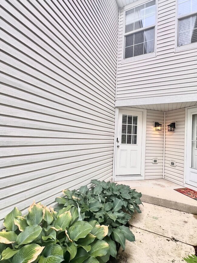 Building Photo - 2407 Stoughton Cir
