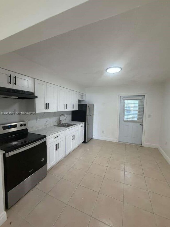 Foto del edificio - 18416 NE 24th Ct