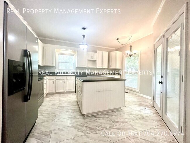 Foto del edificio - 7301 Gilead Rd