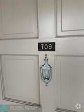 Building Photo - 3250 N Palm Aire Dr