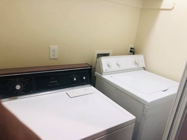 Foto del edificio - 4176 Somerset Dr