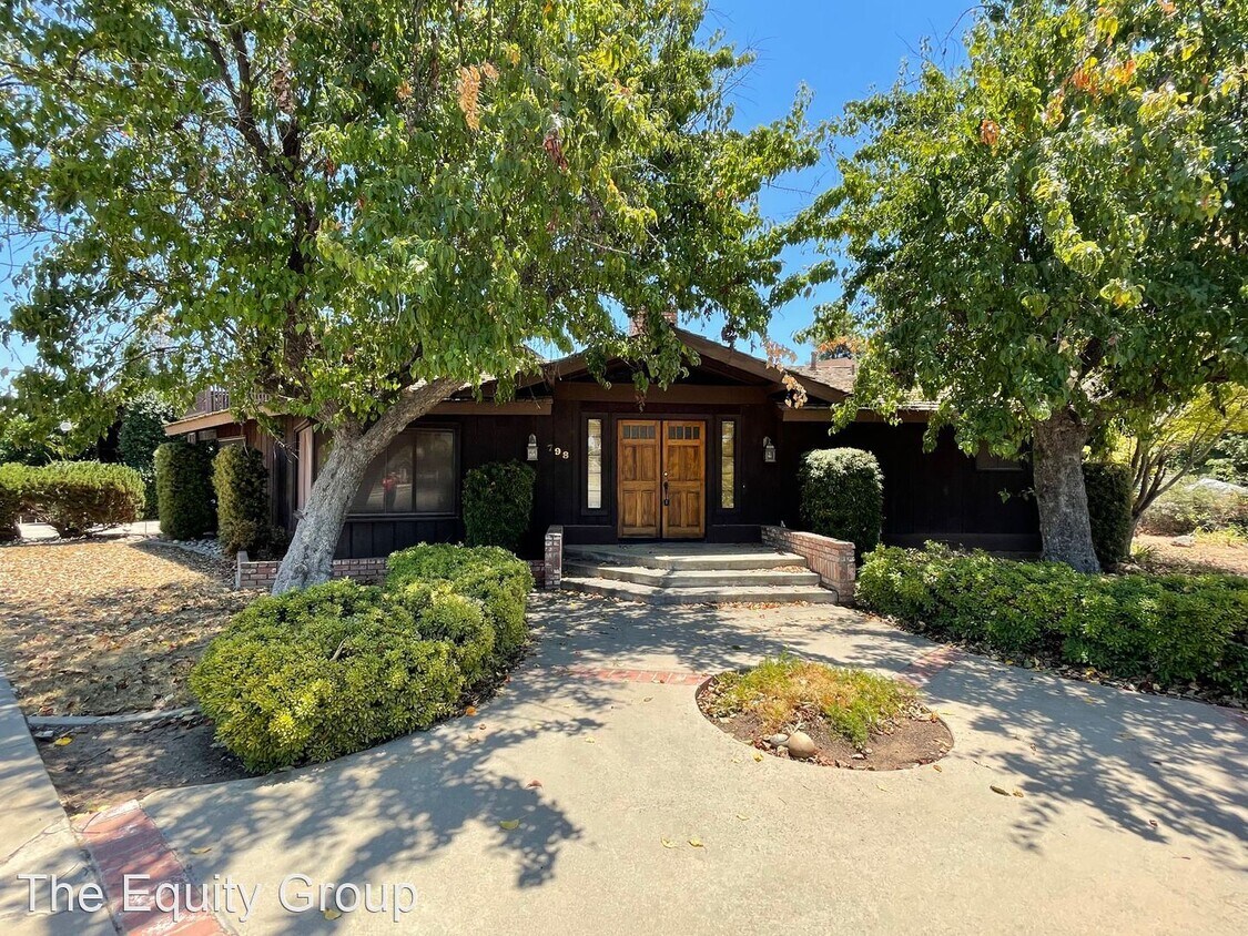 Foto principal - 4 br, 3.5 bath House - 798 North Pepper St