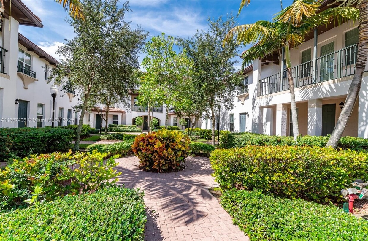 Foto principal - 11844 SW 26 St