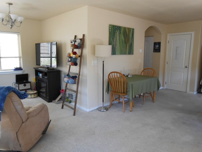 Building Photo - 1727 NE Lotus Dr