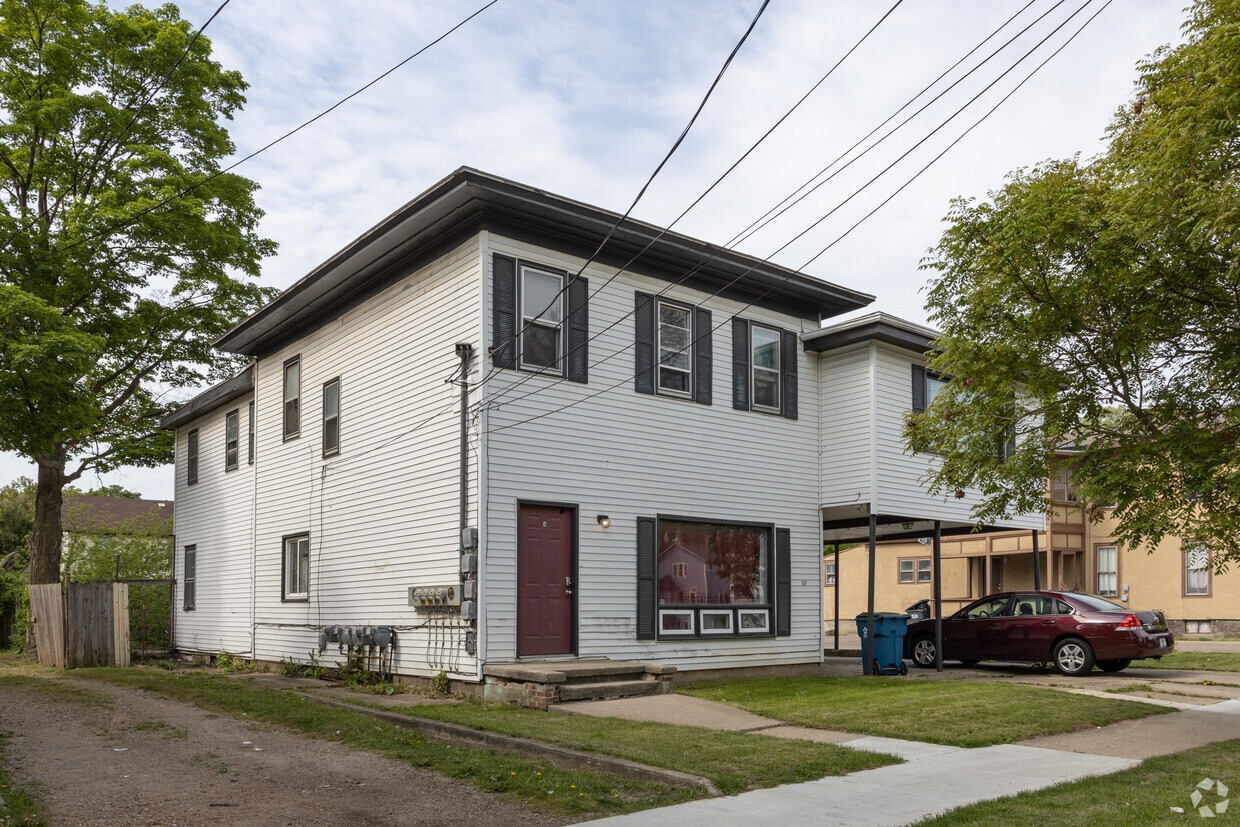 Building Photo - 819 W Cedar St