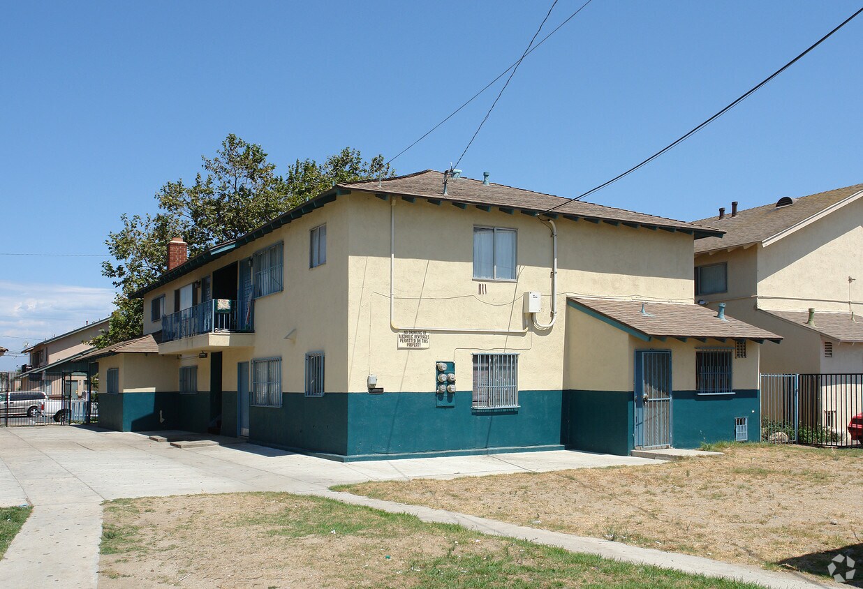 Building Photo - 300 Cuesta Del Mar Dr